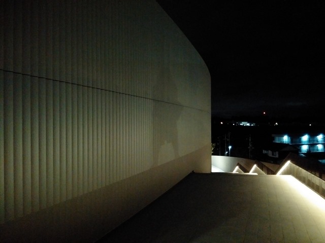 夜富山県美術館