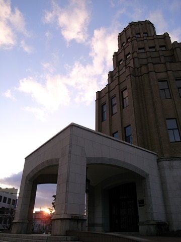 福井市立派な建物