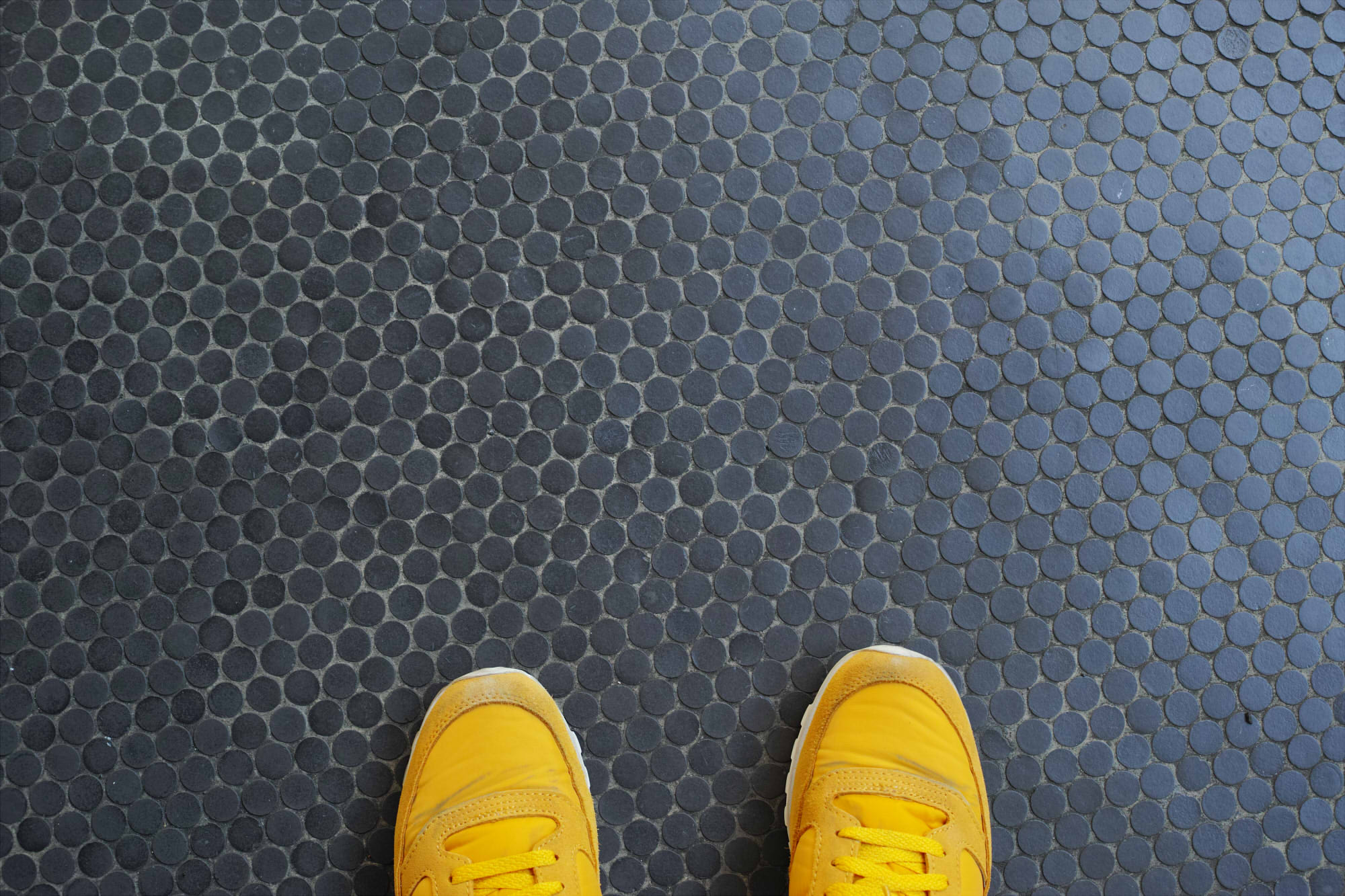 床と靴